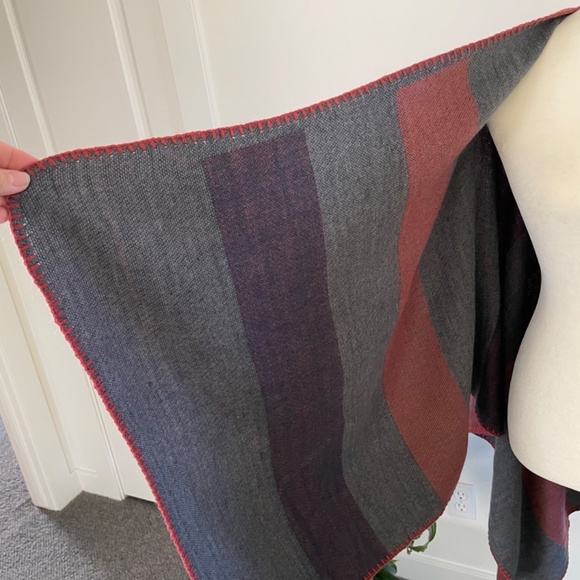 **SOLD** BNWOT Dakota shawl blanket wrap - OS - Picture 7 of 12